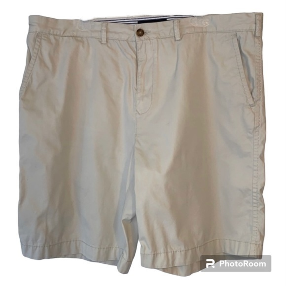 Tommy‎ Hilfiger men’s flat front cotton chino khaki shorts.  Size 42. EUC